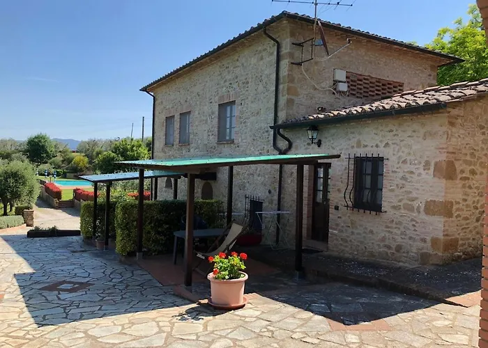 Casale Giulia * فولتيرا